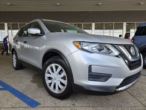 Used 2018 Nissan Rogue S image 10
