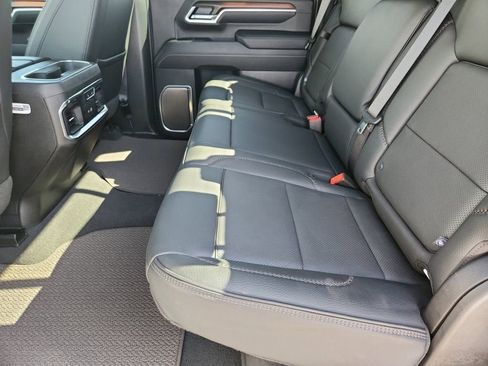 Used 2025 GMC Sierra 2500 Denali w/ Denali Reserve Package AWD/4WD image 13