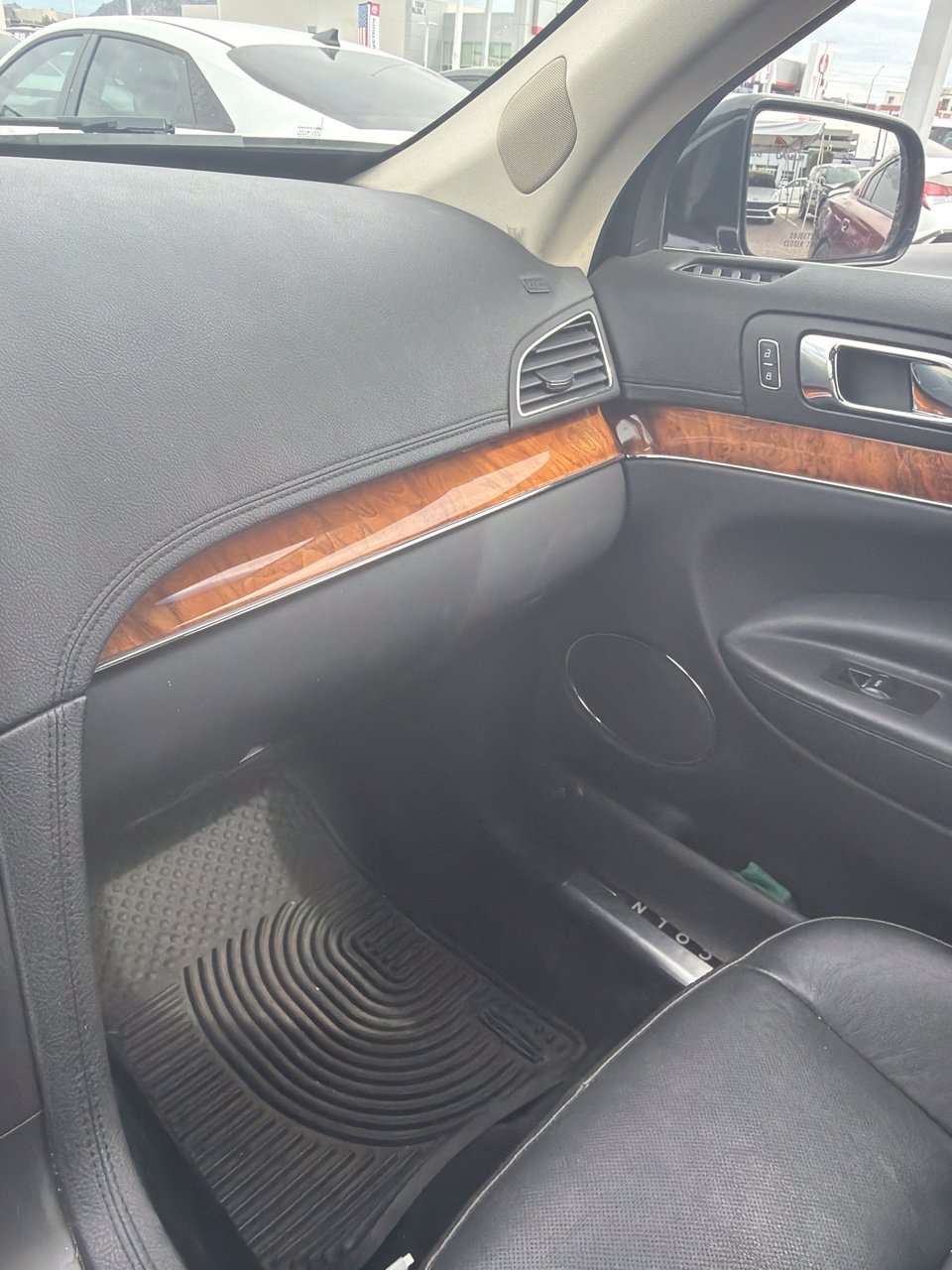 Used 2013 Lincoln MKT AWD image 7