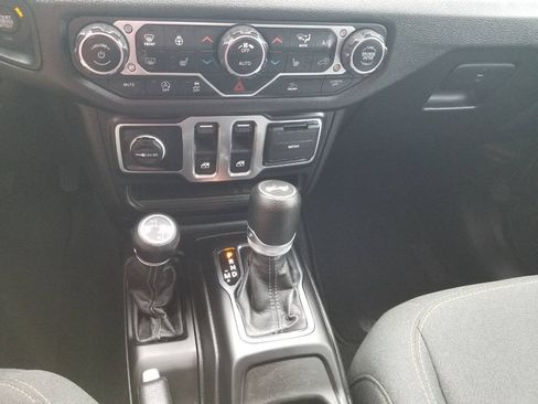 Used 2024 Jeep Wrangler Sport AWD/4WD image 21