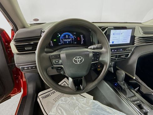 Used 2025 Toyota Camry LE image 11