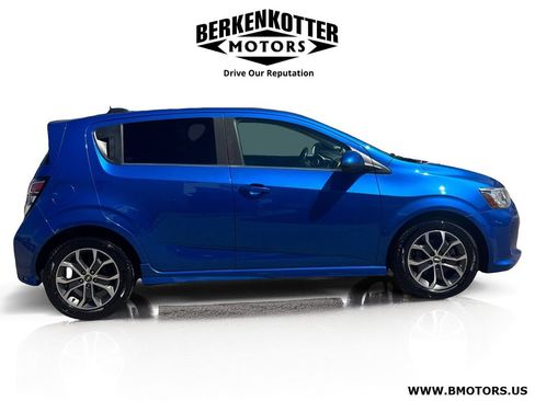 Used 2017 Chevrolet Sonic LT w/ Convenience Package FWD image 2