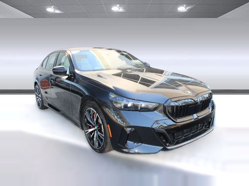 Used 2026 BMW 530i w/ M Sport Package RWD image 7