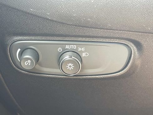 Used 2018 Chevrolet Equinox LT FWD image 29