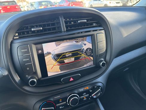 Used 2025 Kia Soul LX w/ LX Technology Package image 22