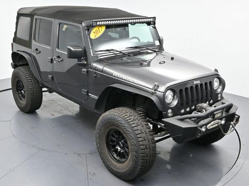 Used 2017 Jeep Wrangler Unlimited Rubicon w/ Connectivity Group AWD/4WD image 29