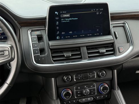 Used 2023 Chevrolet Suburban Premier image 17