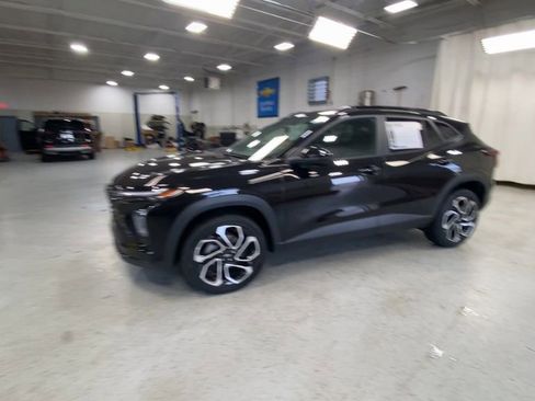 Used 2024 Chevrolet Trax RS w/ Sunroof Package FWD image 6