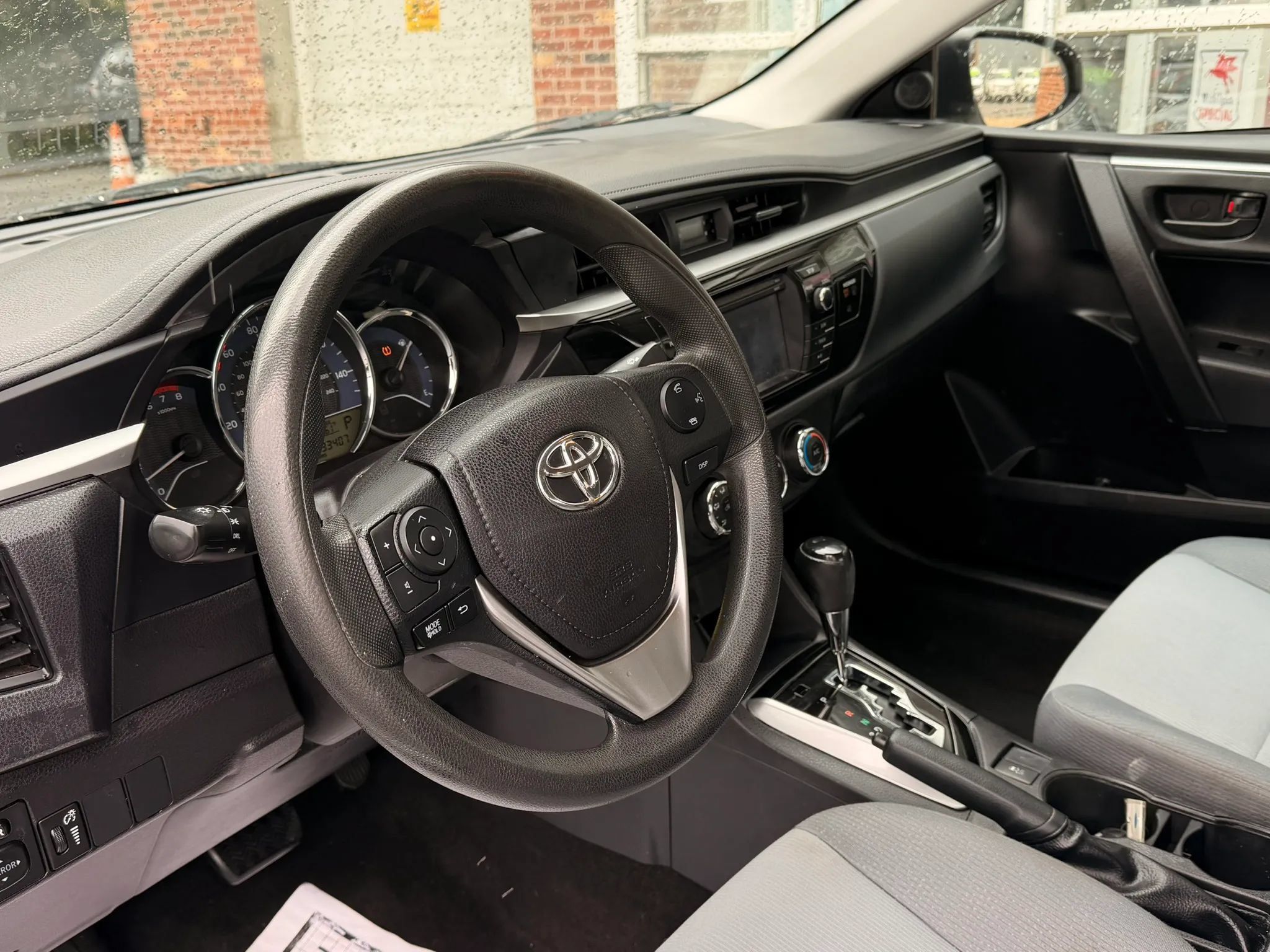 Used 2016 Toyota Corolla L FWD image 3