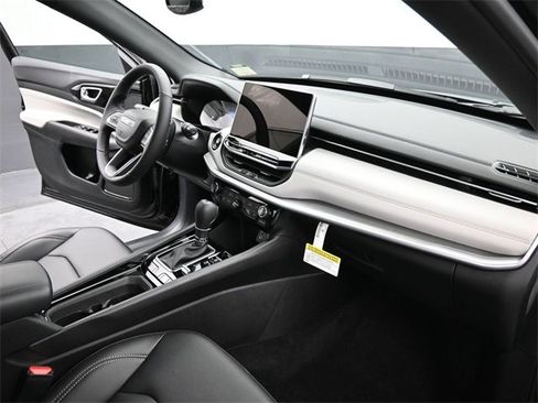 New 2026 Jeep Compass Limited w/ Mopar Graphics Package image 25