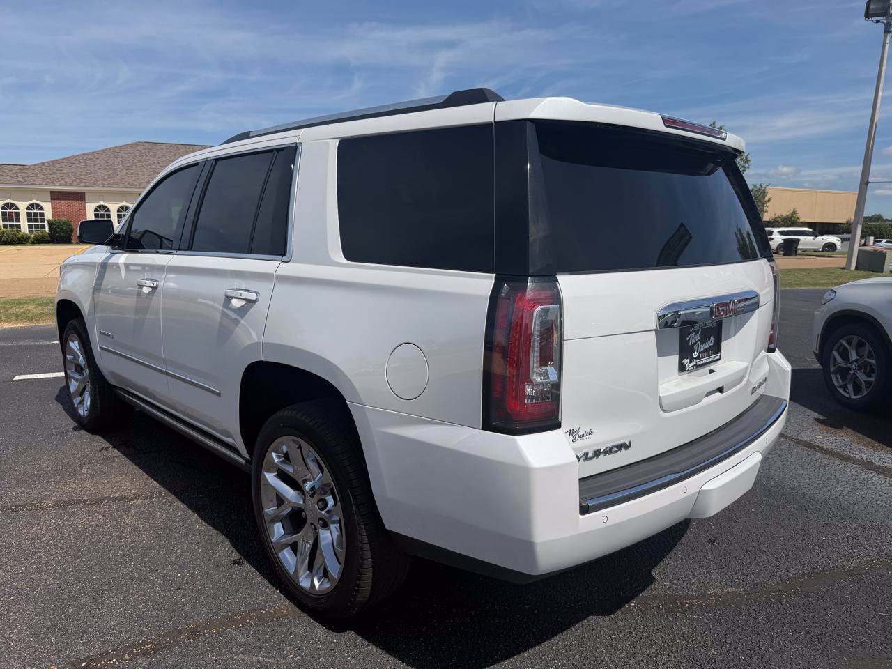 Used 2020 GMC Yukon Denali w/ Denali Premium Package RWD image 3