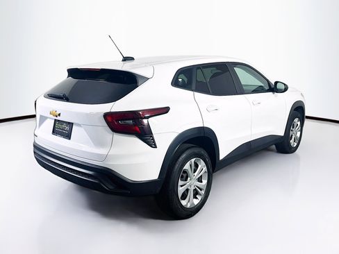 Used 2025 Chevrolet Trax LS FWD image 9