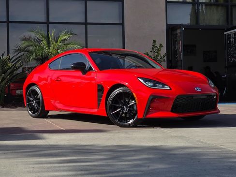 Used 2024 Toyota GR86 Premium image 3