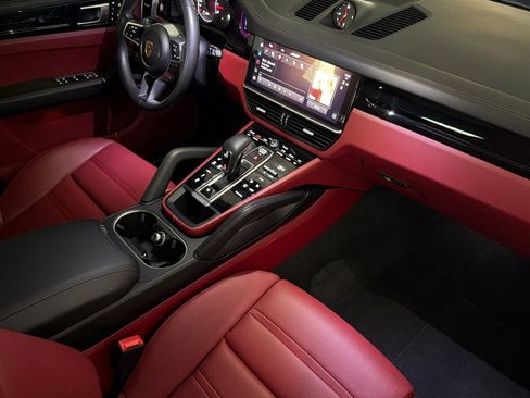 Used 2022 Porsche Cayenne Platinum Edition AWD/4WD image 15