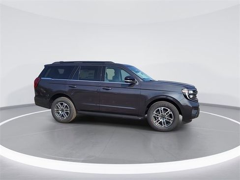 New 2025 Ford Expedition Active image 2