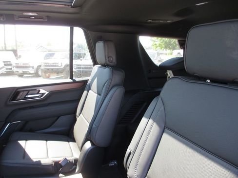 New 2026 GMC Yukon Denali w/ Denali Reserve Package AWD/4WD image 13