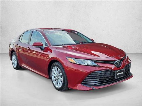 Used 2020 Toyota Camry LE image 3