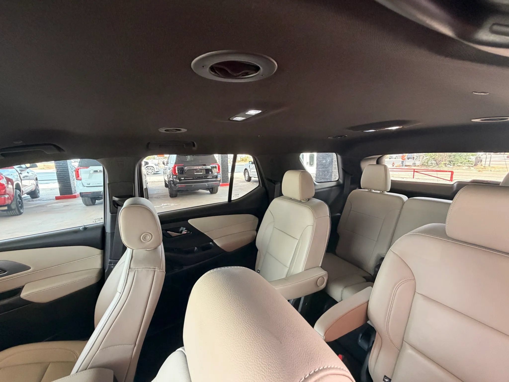 Used 2022 Chevrolet Traverse LT w/ LT Premium Package FWD image 24