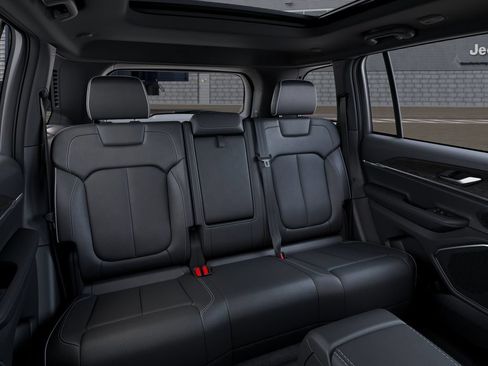 New 2026 Jeep Grand Cherokee Limited AWD/4WD image 15