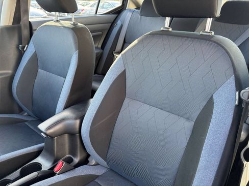 Used 2025 Nissan Versa SV FWD image 34