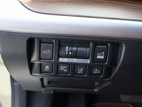 Used 2018 Subaru Outback 2.5i Touring AWD/4WD image 12