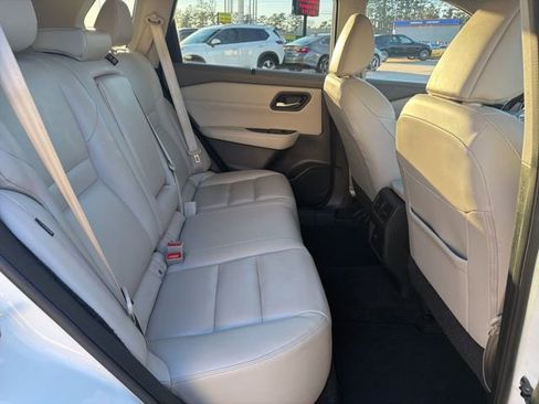 Used 2023 Nissan Rogue SL w/ SL Premium Package image 13