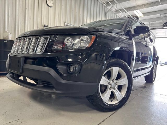 Used 2016 Jeep Compass Latitude w/ Sun/Sound Group AWD/4WD image 29