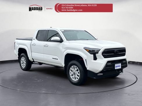 Used 2024 Toyota Tacoma SR5 AWD/4WD image 3