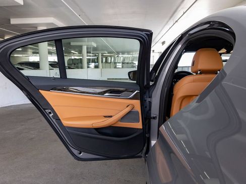 Used 2021 BMW 530e w/ Premium Package RWD image 20