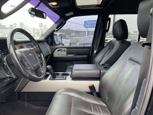Used 2015 Ford Expedition XLT image 11