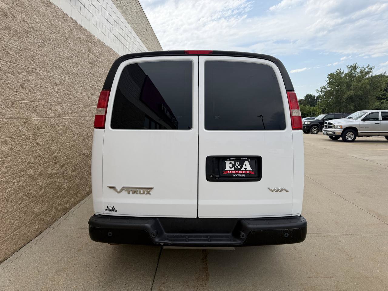Used 2015 Chevrolet Express 2500 RWD image 4