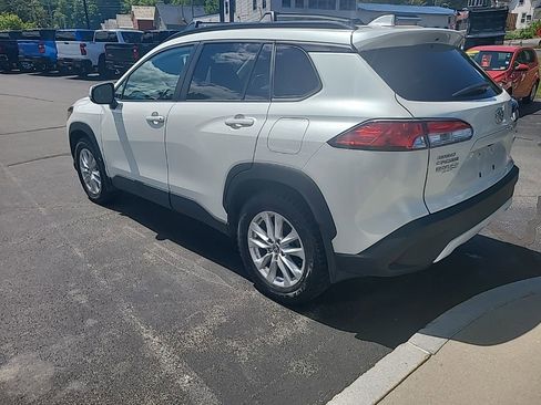 Used 2022 Toyota Corolla Cross LE image 3