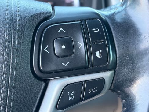 Used 2017 Toyota Highlander XLE AWD/4WD image 11