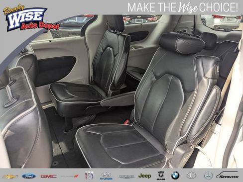 Used 2022 Chrysler Pacifica Limited FWD image 20