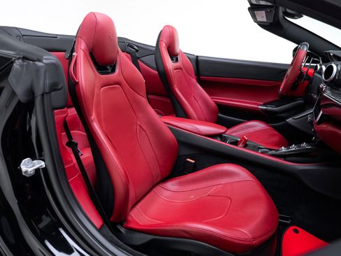 Used 2019 Ferrari Portofino image 19