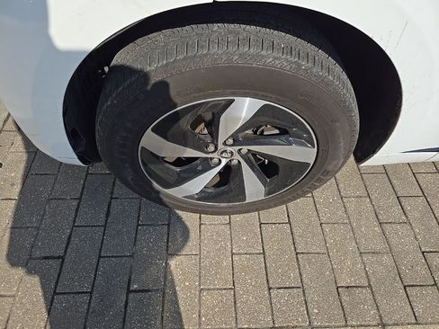 Certified 2024 Jaguar F-PACE R-Dynamic S image 10