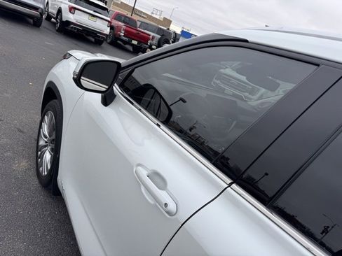 Used 2022 Toyota Highlander Platinum image 14