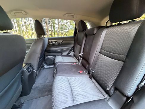 Used 2019 Nissan Rogue SV AWD/4WD image 13