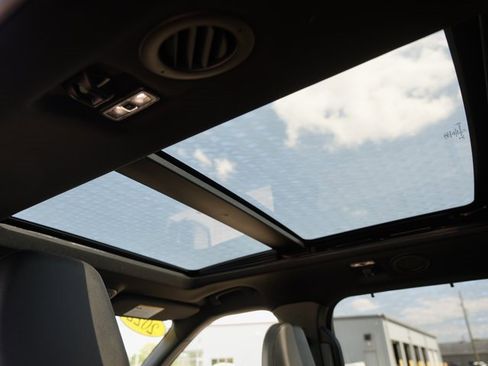 Used 2022 Ford Explorer ST w/ ST Street Pack image 33