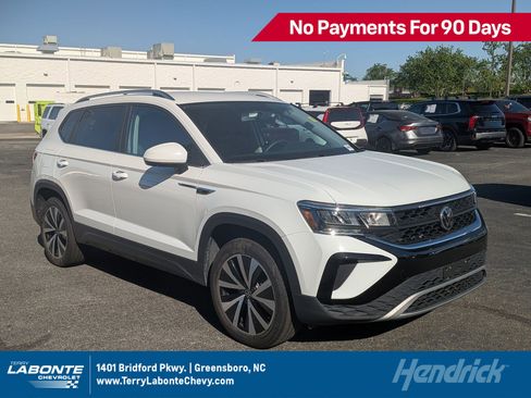 Used 2022 Volkswagen Taos SE AWD/4WD image 1