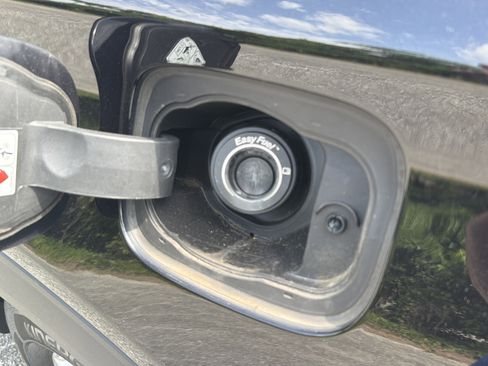Used 2023 Ford Explorer XLT RWD image 30