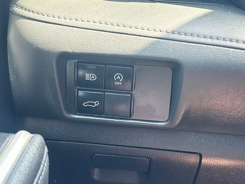 Used 2023 Toyota Highlander LE FWD image 32