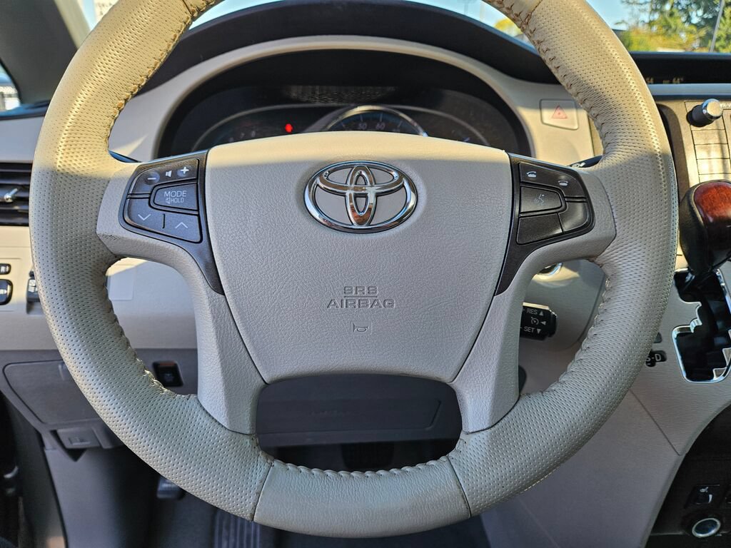 Used 2011 Toyota Sienna XLE w/ Premium Pkg FWD image 24