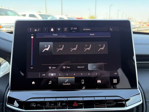 New 2026 Jeep Compass Latitude image 4