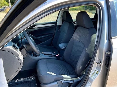Used 2013 Volkswagen Passat 2.5 S FWD image 9