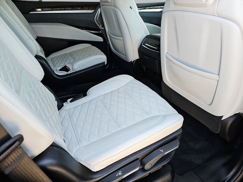 Certified 2025 Cadillac Escalade Sport Platinum AWD/4WD image 11