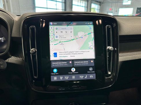 Used 2021 Volvo XC40 P8 Recharge w/ Advanced Package AWD/4WD image 9