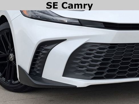 Used 2025 Toyota Camry SE image 3
