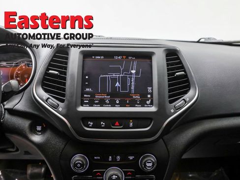 Used 2023 Jeep Cherokee Altitude Lux image 12