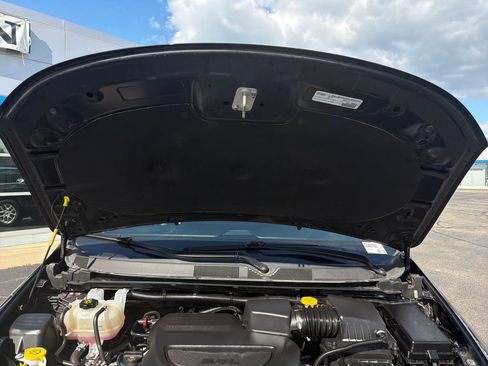 Used 2024 Chrysler Pacifica Touring-L FWD image 33